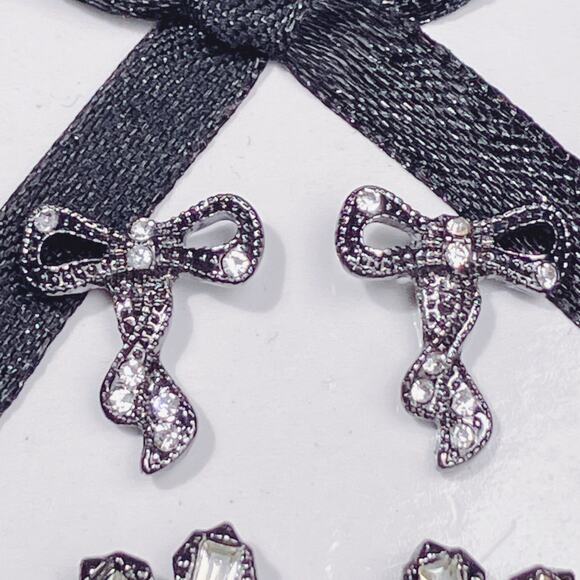 Signed Avon Rhinestone Stud Earring Set Holiday Bow and Flower Crystal Jewelry - Picture 4 of 8